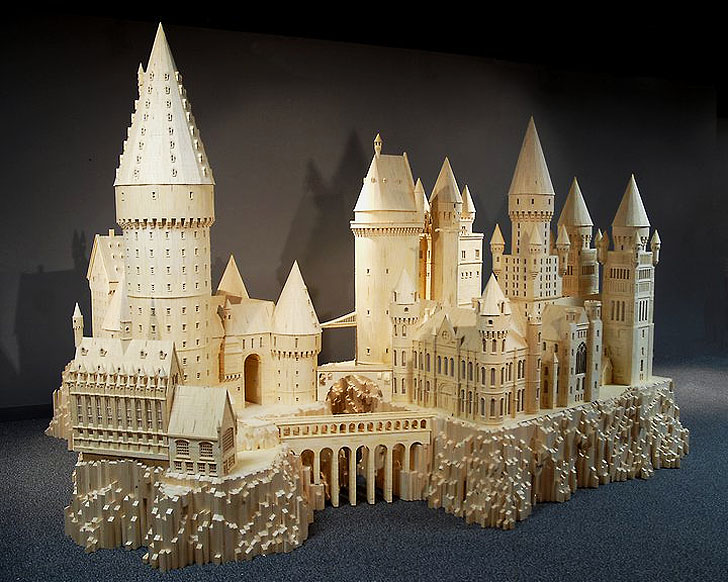 3 ans, 600 000 allumettes et 57 litres de colle plus tard il a construit  une maquette géante de Poudlard - La Plume de Poudlard - Le média  d'actualité Harry Potter
